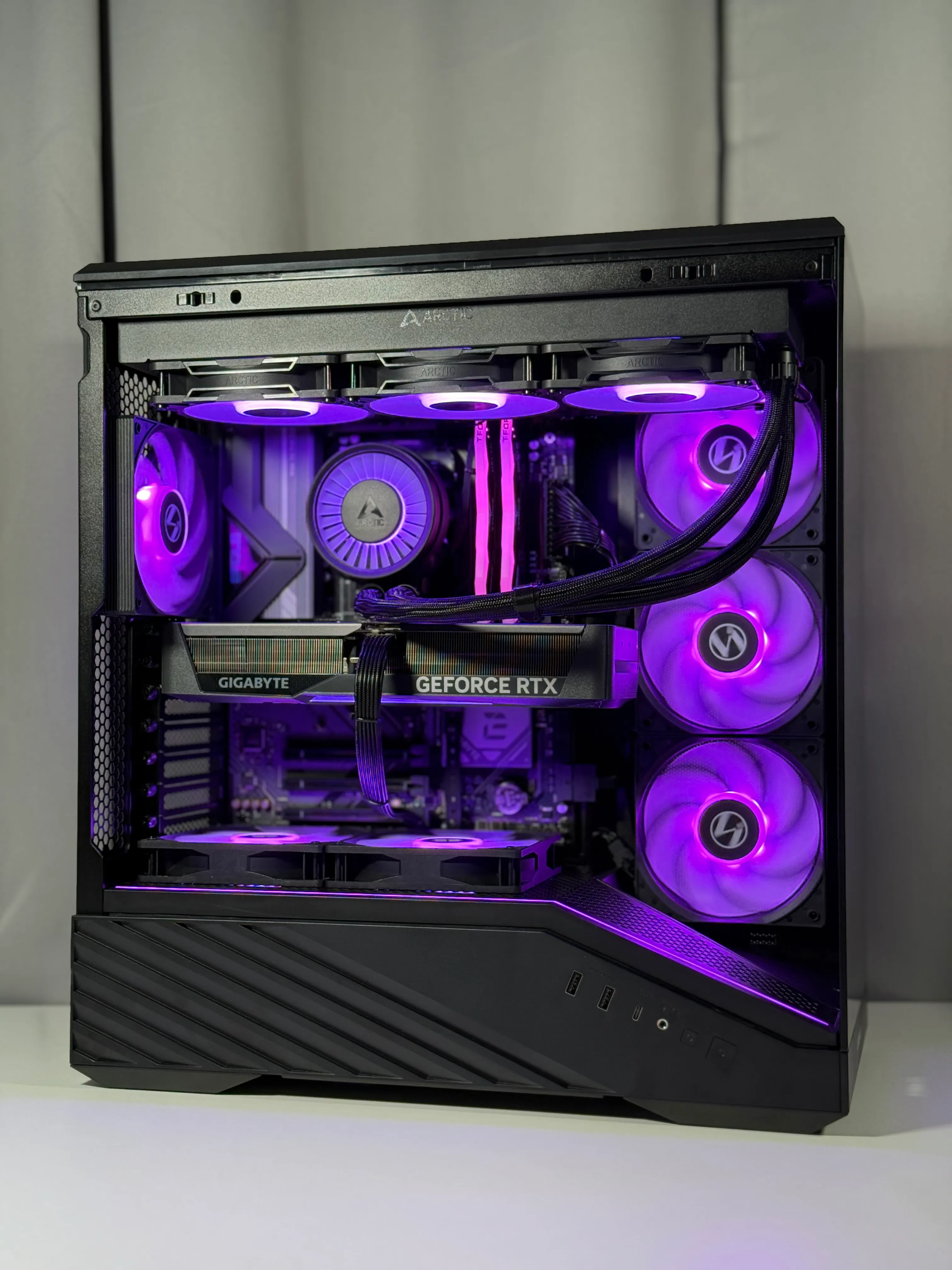 (7800X3D/5070) LIAN LI V100R photo 2